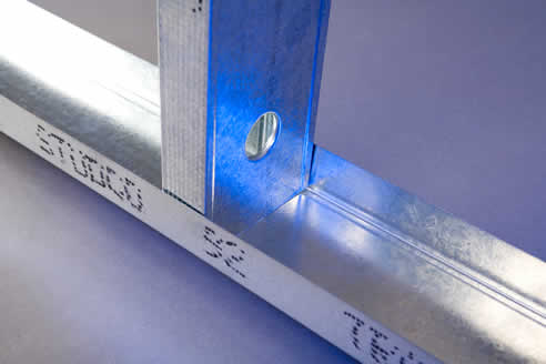 Parafuso prisioneiro de pouco peso e rolo da trilha que forma a máquina, máquina azul do parafuso prisioneiro do metal da cor