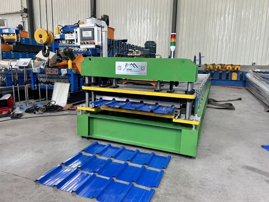 Máquina de moldagem a frio de folhas de telhado controlada por PLC de 4 kW com 18-20 estações