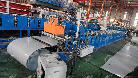 Máquina de moldagem de folhas de revestimento de telhado de corte hidráulico 3T com sistema de controlo PLC