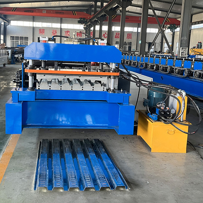 Máquina de moldagem de folhas de revestimento de aço