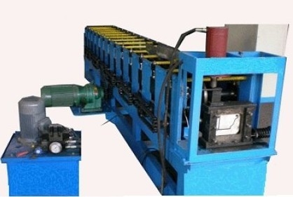 Perfil galvanizado da calha da chuva do metal que lamina formando a máquina com controle do PLC