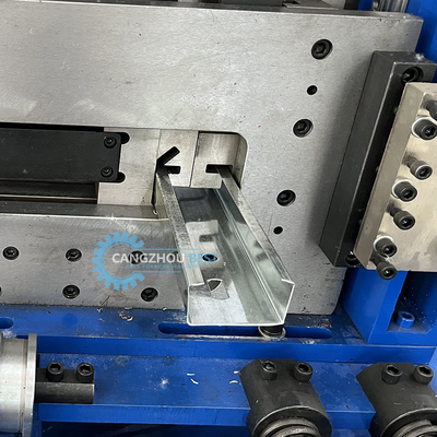 Automaticamente Czu Purlin perfurando e cortando máquina de formação de rolos
