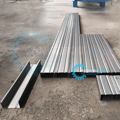 Máquina de moldagem de rolos para fabricação de perfis metálicos galvanizados de canal C
