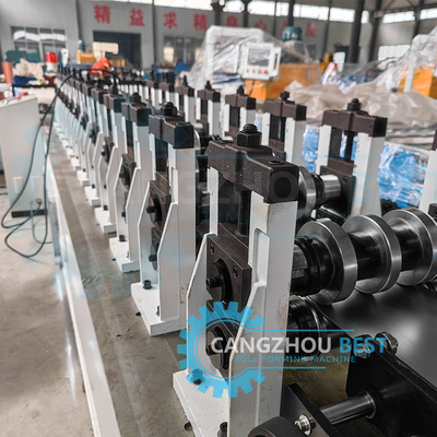 Máquina de moldagem de rolos para fabricação de perfis metálicos galvanizados de canal C