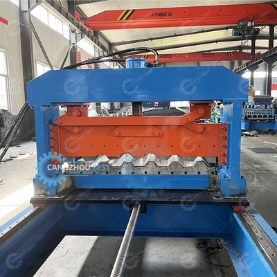 Sistema de controlo PLC Máquina de moldagem de rolos de piso 1250 mm Largura para fabricação de folhas de revestimento