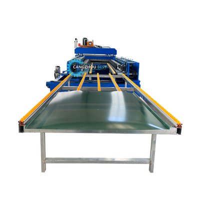 Mudança automática de tamanho PU Liner Profil de aço Roof Sheet Roll Forming Machine Para 0,3-0,8mm