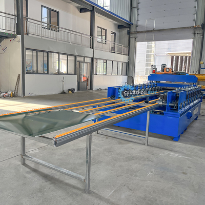 Mudança automática de tamanho PU Liner Profil de aço Roof Sheet Roll Forming Machine Para 0,3-0,8mm