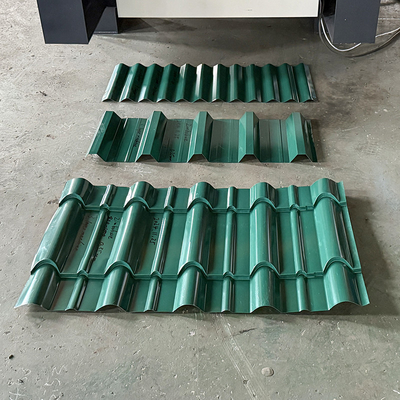 0.25-0.6mm Espessura Máquina de Formar Rollos de Três Camadas 5.5Kw Potência do Motor Principal