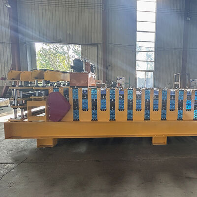 Linha de produção de máquinas de moldagem de rolos de chapas de telhado de aço de três camadas PPGI & GI