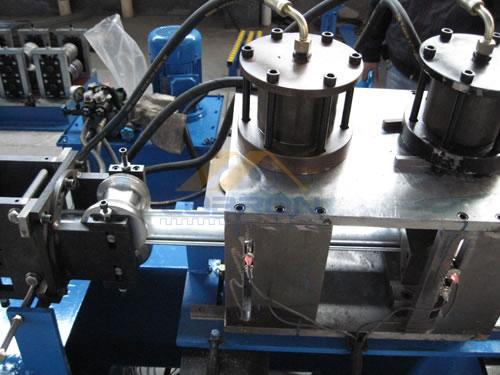 Rolo cortado hidráulico alto da porta do obturador que forma o sistema 1 automático completo do PLC de Siemens da máquina